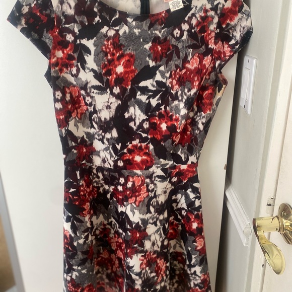 Floral aLove..Ady short dress and cap sleeve - Picture 3 of 5